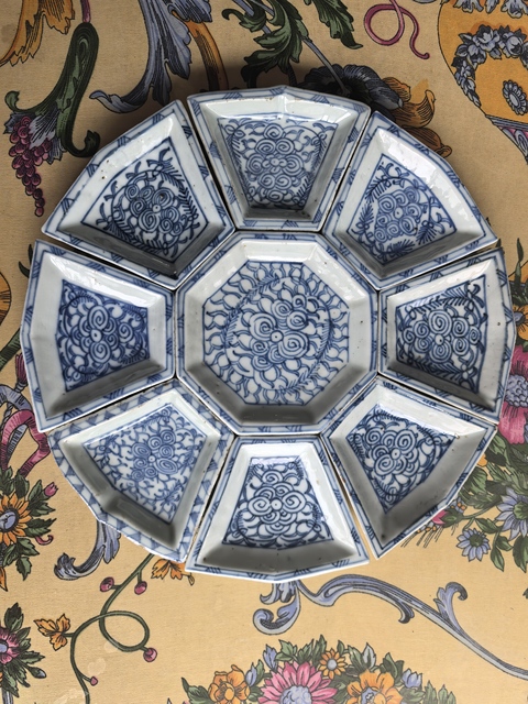 古玩陶瓷纏枝花卉紋青花九攢盤真品鑒賞圖