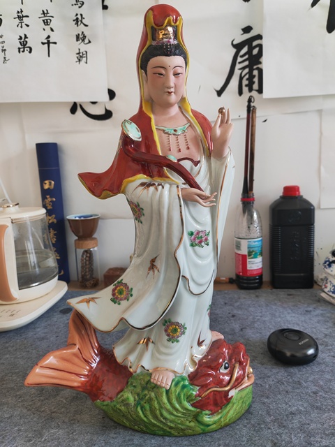 古玩陶瓷觀音塑像真品鑒賞圖