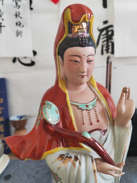 古玩陶瓷觀音塑像真品鑒賞圖
