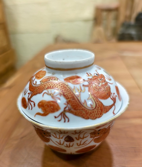 古玩陶瓷清晚期 礬紅龍紋蓋碗真品鑒賞圖