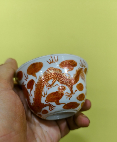 古玩陶瓷清晚期 礬紅龍紋蓋碗真品鑒賞圖