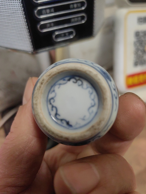 古玩陶瓷青花釉里紅人物紋鼻煙壺真品鑒賞圖