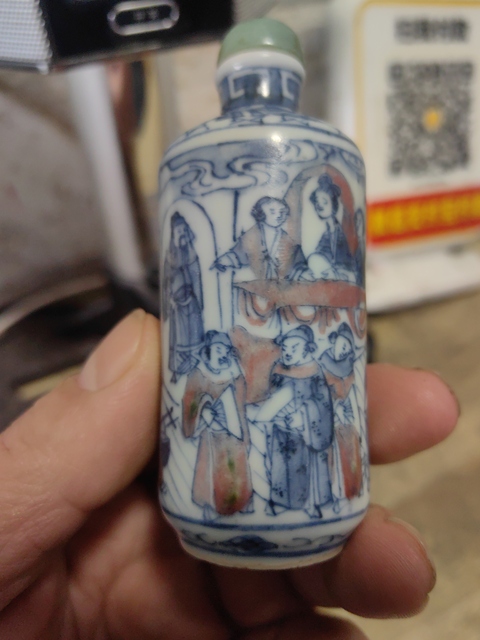 古玩陶瓷青花釉里紅人物紋鼻煙壺真品鑒賞圖