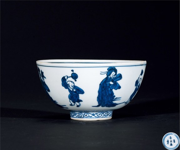 古玩陶瓷仕女嬰戲紋青花碗真品鑒賞圖