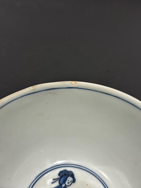 古玩陶瓷仕女嬰戲紋青花碗真品鑒賞圖