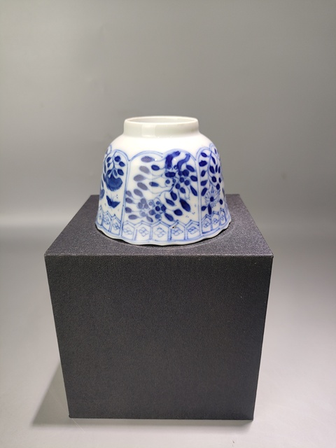 古玩陶瓷花卉紋青花杯真品鑒賞圖