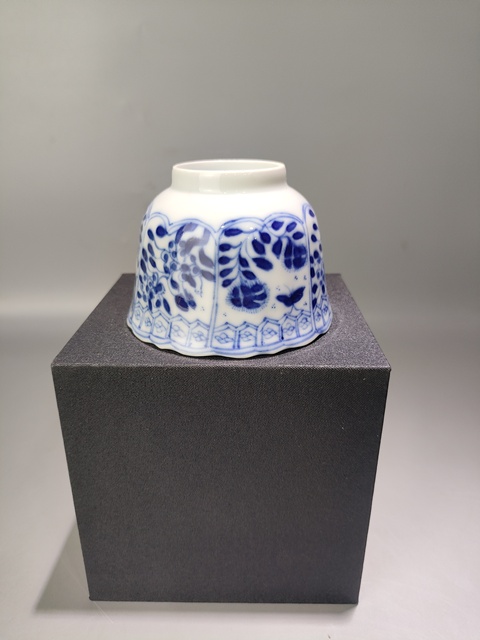 古玩陶瓷花卉紋青花杯真品鑒賞圖