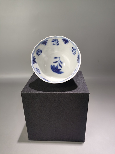 古玩陶瓷花卉紋青花杯真品鑒賞圖
