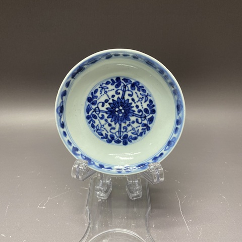 古玩陶瓷花卉紋青花盤真品鑒賞圖