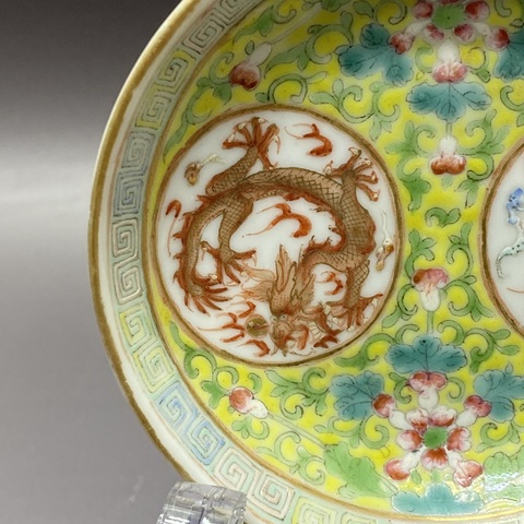 古玩陶瓷龍鳳紋青花粉彩盤真品鑒賞圖
