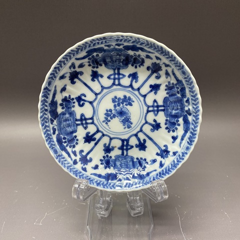 古玩陶瓷花卉紋青花盤真品鑒賞圖