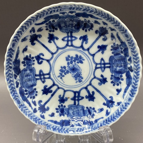 古玩陶瓷花卉紋青花盤真品鑒賞圖