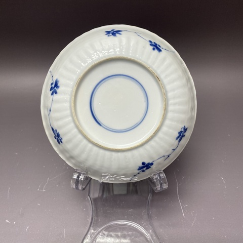 古玩陶瓷花卉紋青花盤真品鑒賞圖