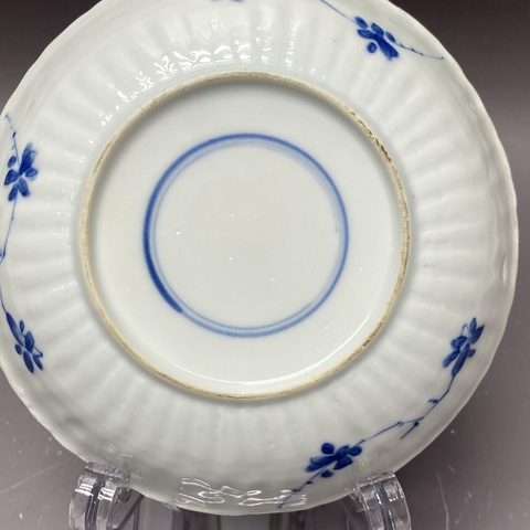 古玩陶瓷花卉紋青花盤真品鑒賞圖