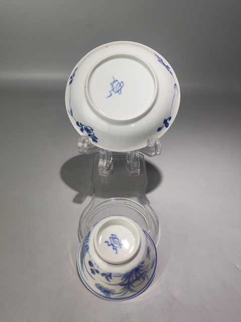 古玩陶瓷花卉紋青花杯盤真品鑒賞圖