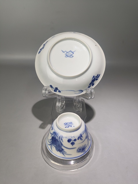 古玩陶瓷花卉紋青花杯盤真品鑒賞圖