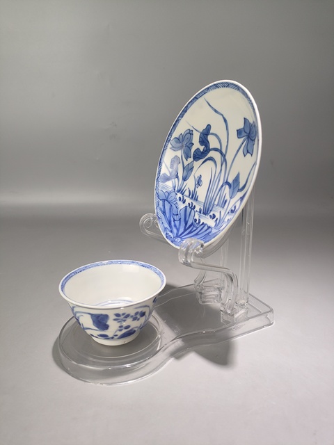 古玩陶瓷花卉紋青花杯盤真品鑒賞圖