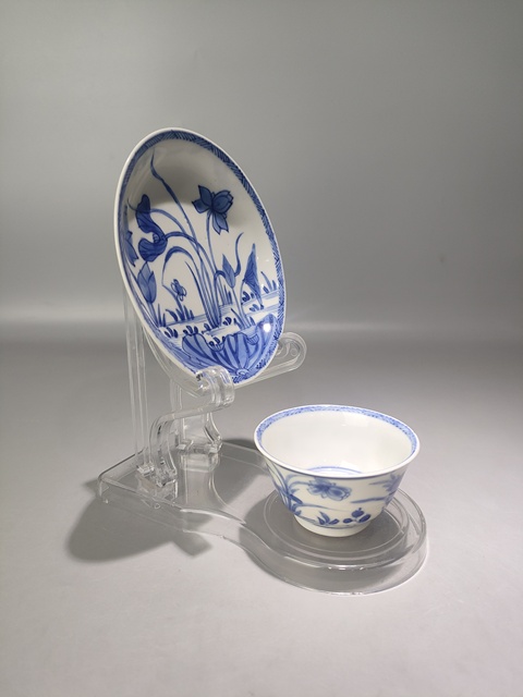 古玩陶瓷花卉紋青花杯盤真品鑒賞圖