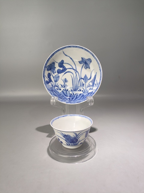 古玩陶瓷花卉紋青花杯盤真品鑒賞圖