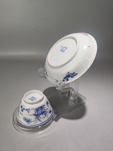 古玩陶瓷花卉紋青花杯盤真品鑒賞圖