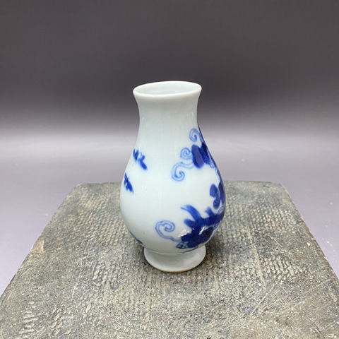 古玩陶瓷青花瓶真品鑒賞圖