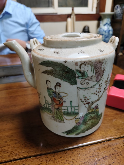 古玩陶瓷仕女詩紋粉彩提梁壺真品鑒賞圖