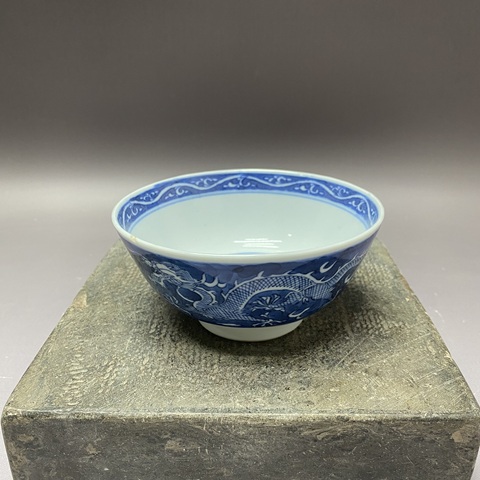 古玩陶瓷龍紋青花小碗真品鑒賞圖
