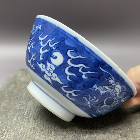 古玩陶瓷龍紋青花小碗真品鑒賞圖