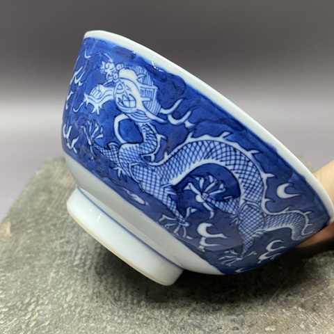 古玩陶瓷龍紋青花小碗真品鑒賞圖