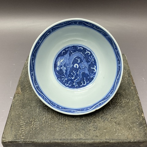 古玩陶瓷龍紋青花小碗真品鑒賞圖