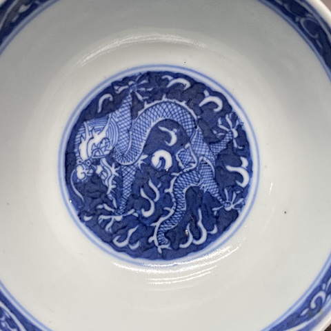 古玩陶瓷龍紋青花小碗真品鑒賞圖
