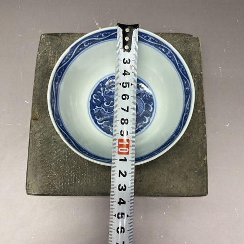 古玩陶瓷龍紋青花小碗真品鑒賞圖