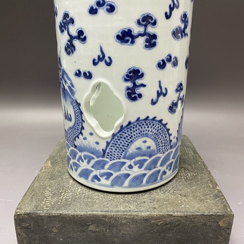 古玩陶瓷龍紋青花帽筒真品鑒賞圖
