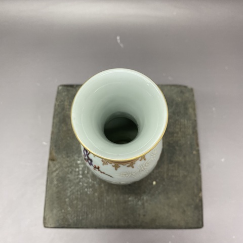 古玩陶瓷花卉紋撇口瓶真品鑒賞圖
