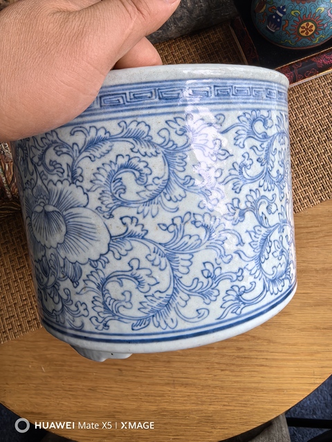 古玩陶瓷纏枝蓮紋香爐真品鑒賞圖