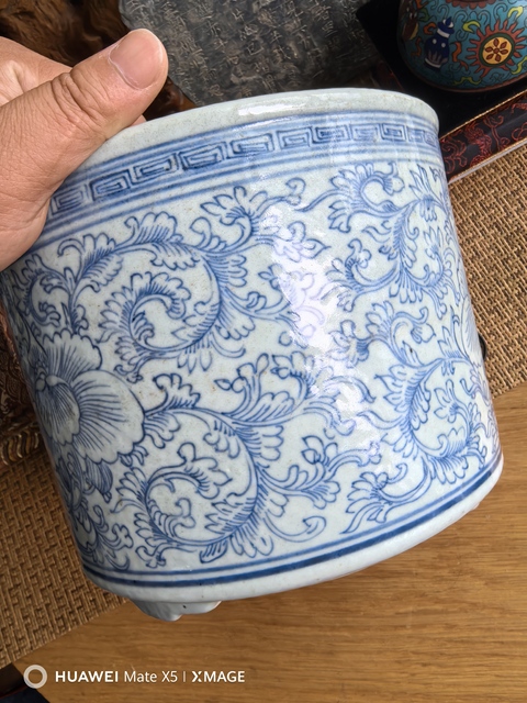 古玩陶瓷纏枝蓮紋香爐真品鑒賞圖