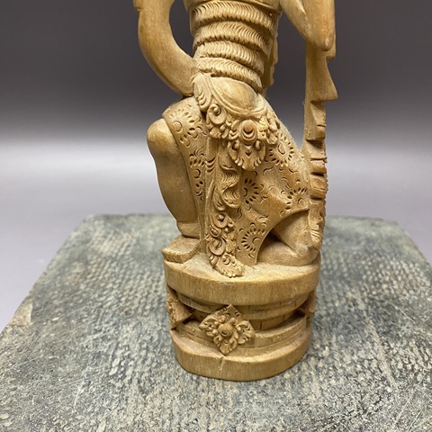 古玩陶瓷人物雕像真品鑒賞圖