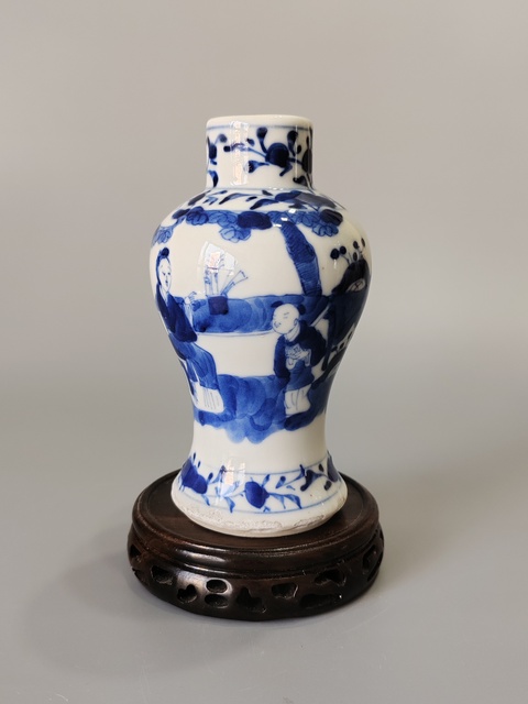 古玩陶瓷青花人物蓋瓶真品鑒賞圖