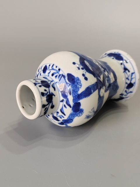 古玩陶瓷青花人物蓋瓶真品鑒賞圖