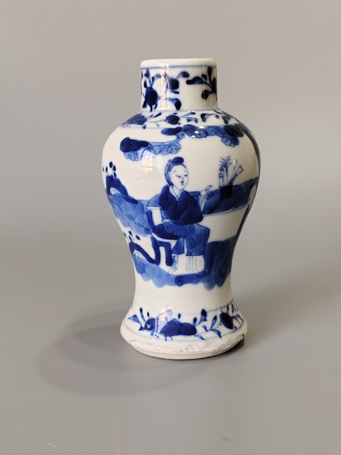 古玩陶瓷青花人物蓋瓶真品鑒賞圖