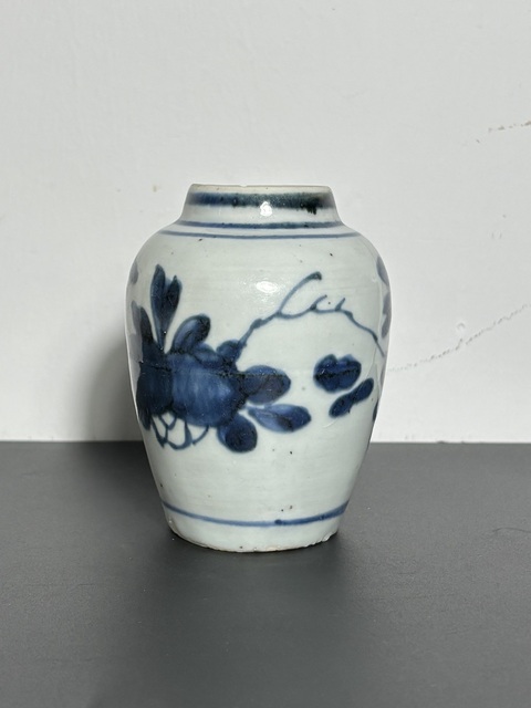 古玩陶瓷青花洞石花卉紋罐真品鑒賞圖