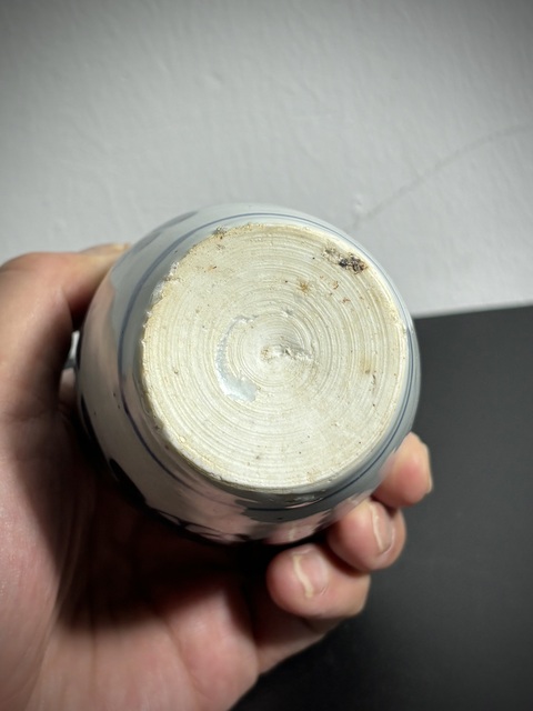 古玩陶瓷青花洞石花卉紋罐真品鑒賞圖