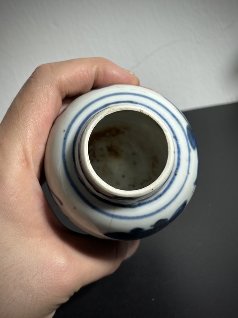 古玩陶瓷青花洞石花卉紋罐真品鑒賞圖