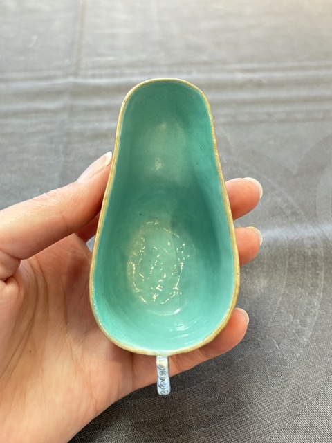 古玩陶瓷珊瑚紅描金花卉紋爵杯真品鑒賞圖