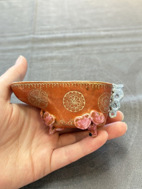 古玩陶瓷珊瑚紅描金花卉紋爵杯真品鑒賞圖