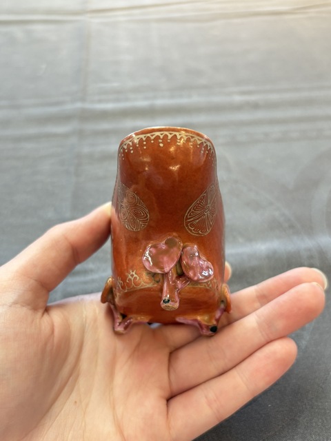 古玩陶瓷珊瑚紅描金花卉紋爵杯真品鑒賞圖