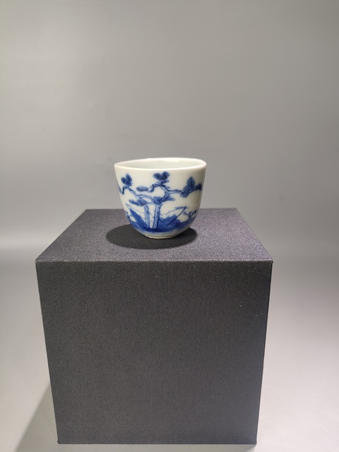 古玩陶瓷青花人物垂釣紋茶杯真品鑒賞圖