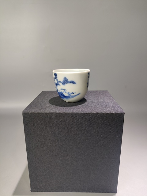 古玩陶瓷青花人物垂釣紋茶杯真品鑒賞圖