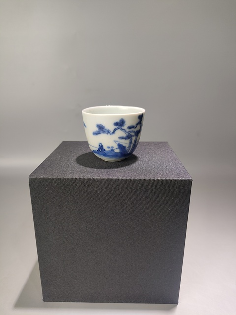 古玩陶瓷青花人物垂釣紋茶杯真品鑒賞圖