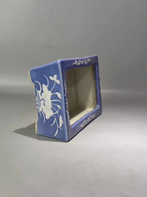 古玩陶瓷當代·藍釉堆白四季花卉紋水仙盆 真品鑒賞圖